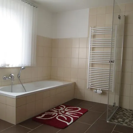 Pfeiffer's Ferienwohnung Oberlausitz Apartamento *